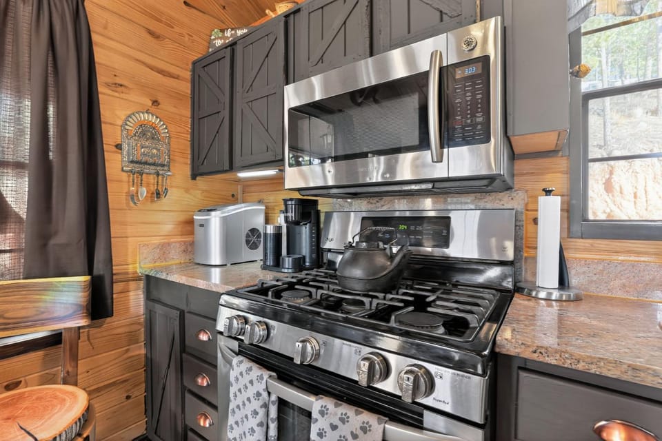 Kitchen or kitchenette, kitchen