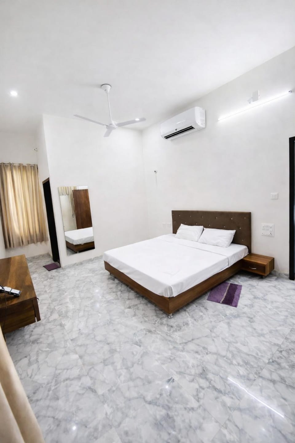 Bed, Photo of the whole room, Bedroom, air conditioner