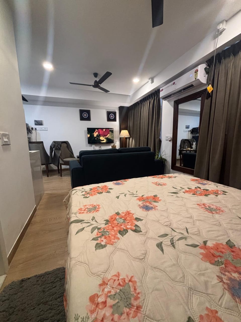 neon viman stays Apartment in Pune