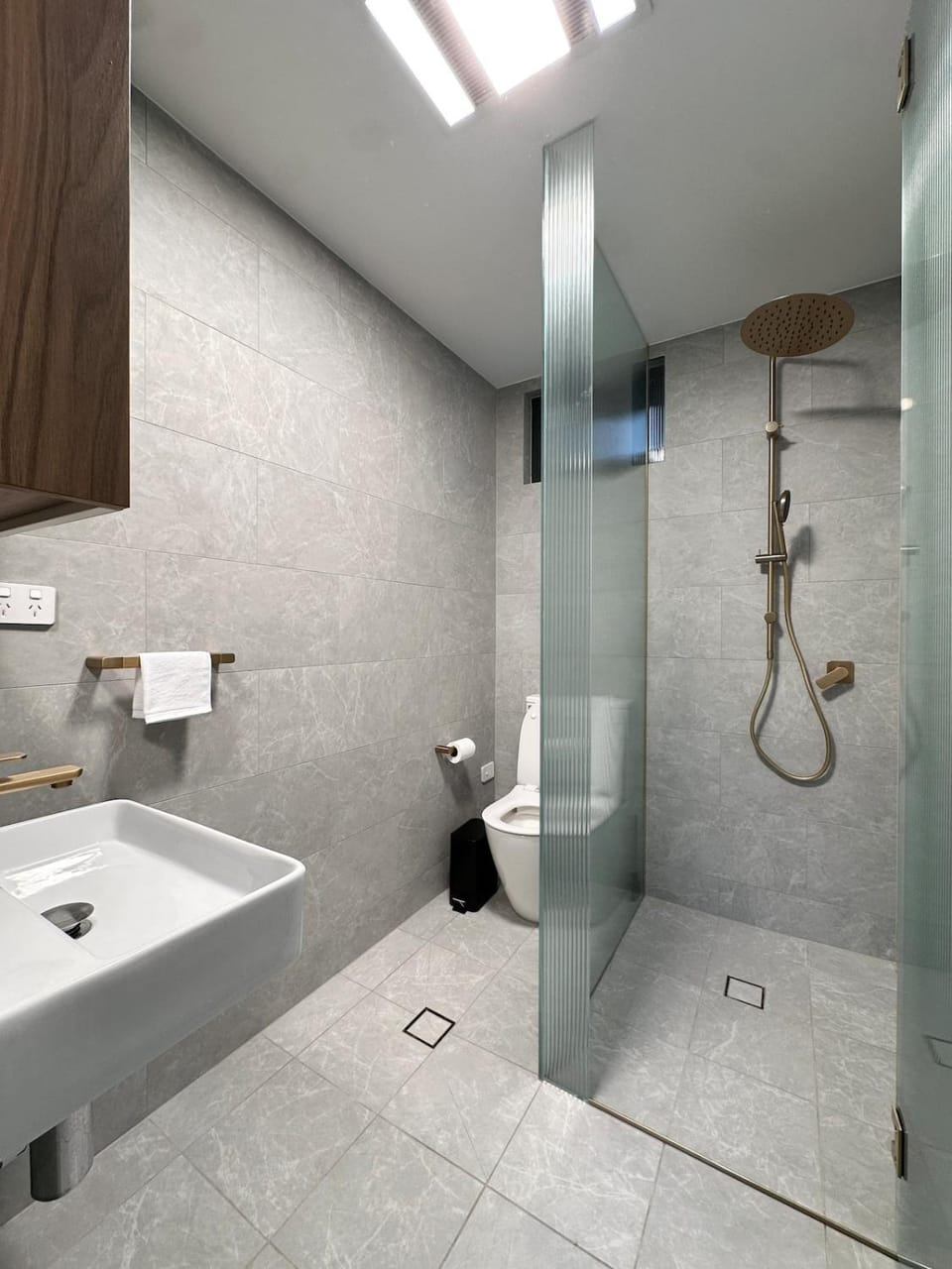 Luxe 3-bedroom Townhouse in Miranda underground parking House in Sydney