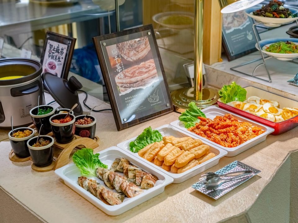 Restaurant/places to eat, Buffet breakfast