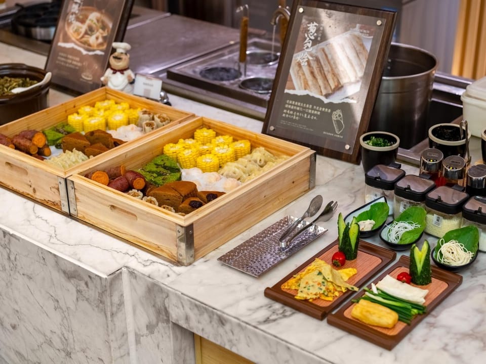 Restaurant/places to eat, Buffet breakfast
