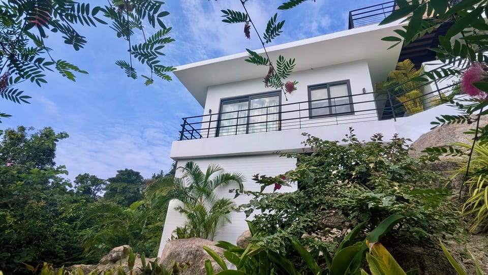 Property building, Facade/entrance, Day