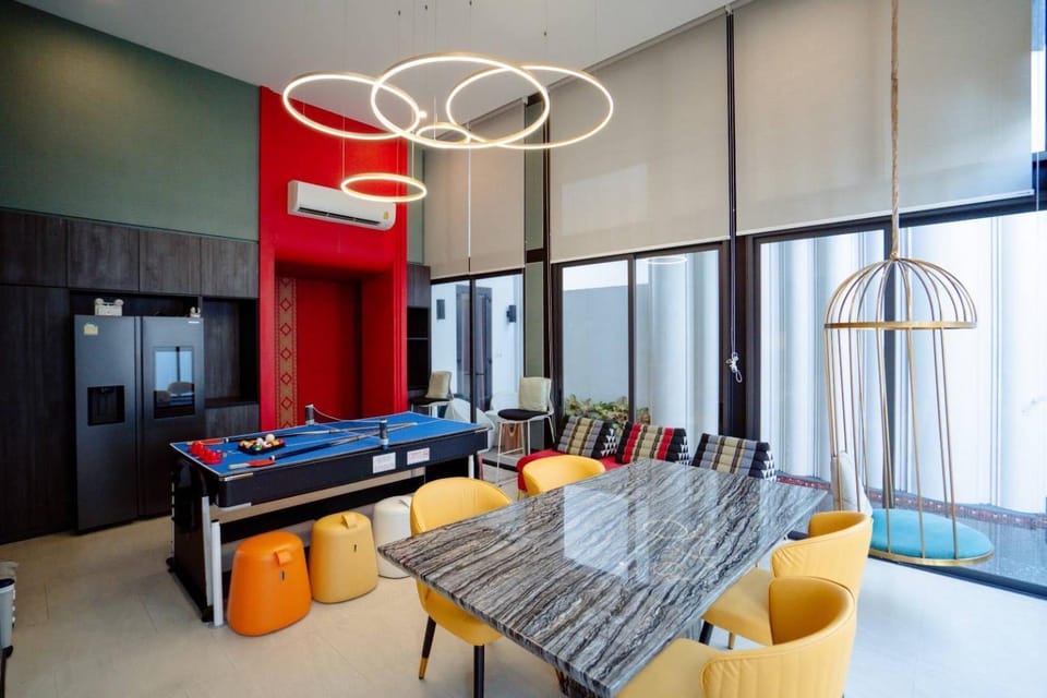 Living room, Dining area, Evening entertainment