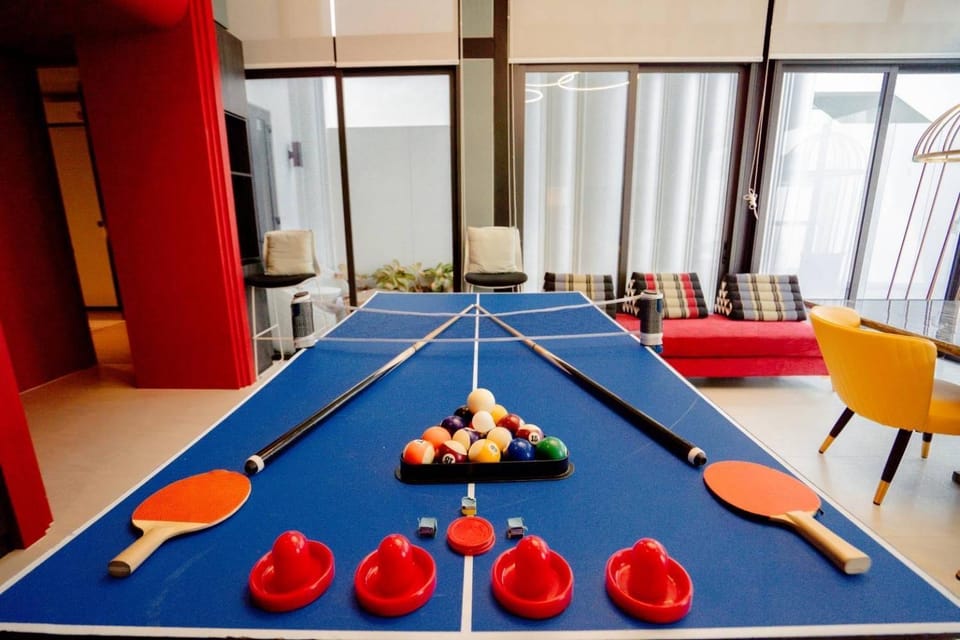 Billiard, Game Room