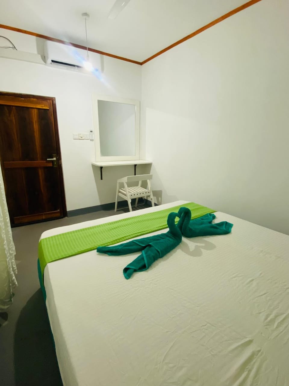 Photo of the whole room, Bedroom
