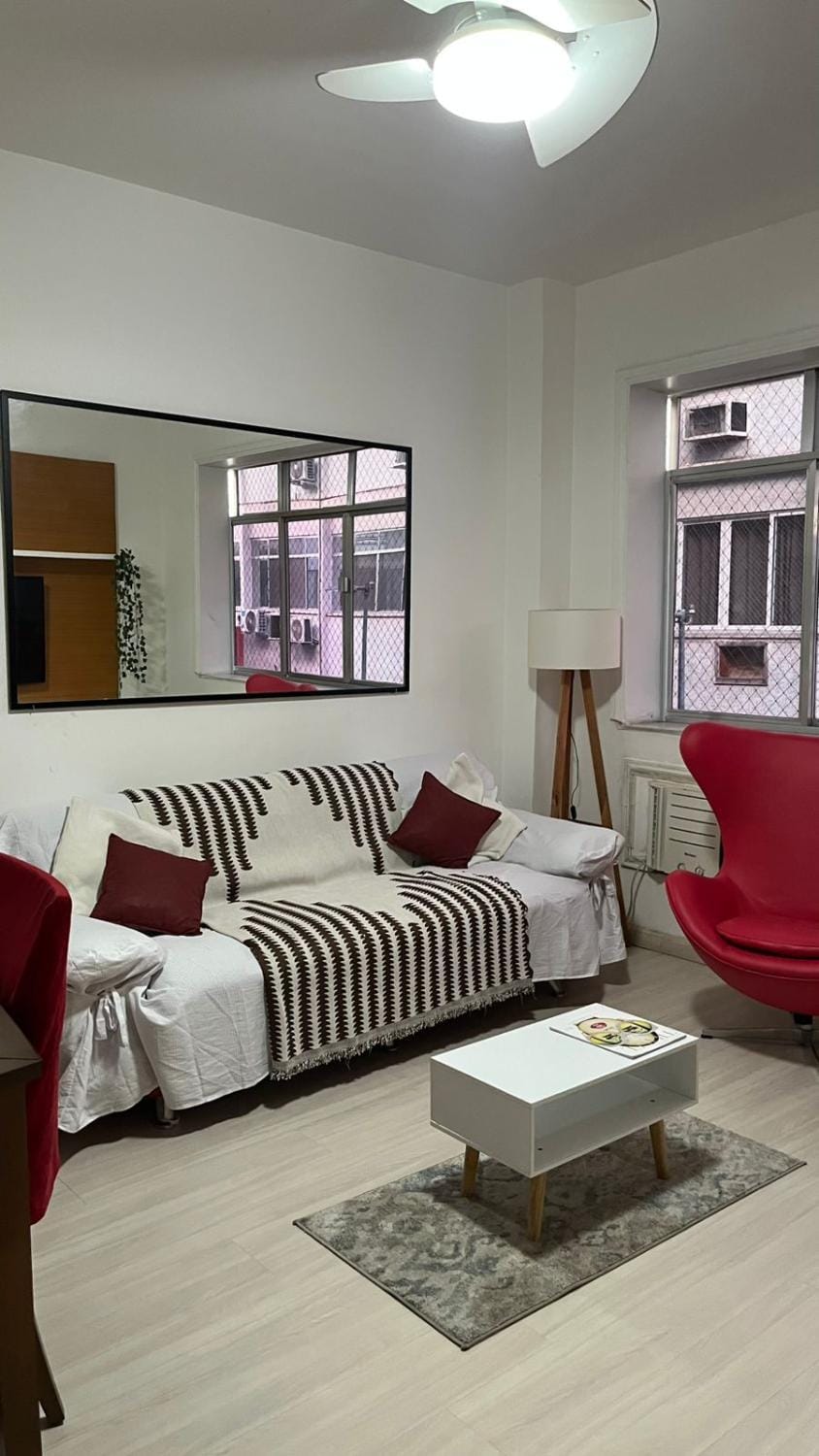 Copa Beach 3BR - Steps to the Ocean Apartment in Rio de Janeiro