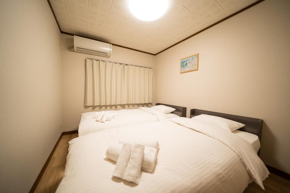 Bed, Photo of the whole room, Bedroom, air conditioner