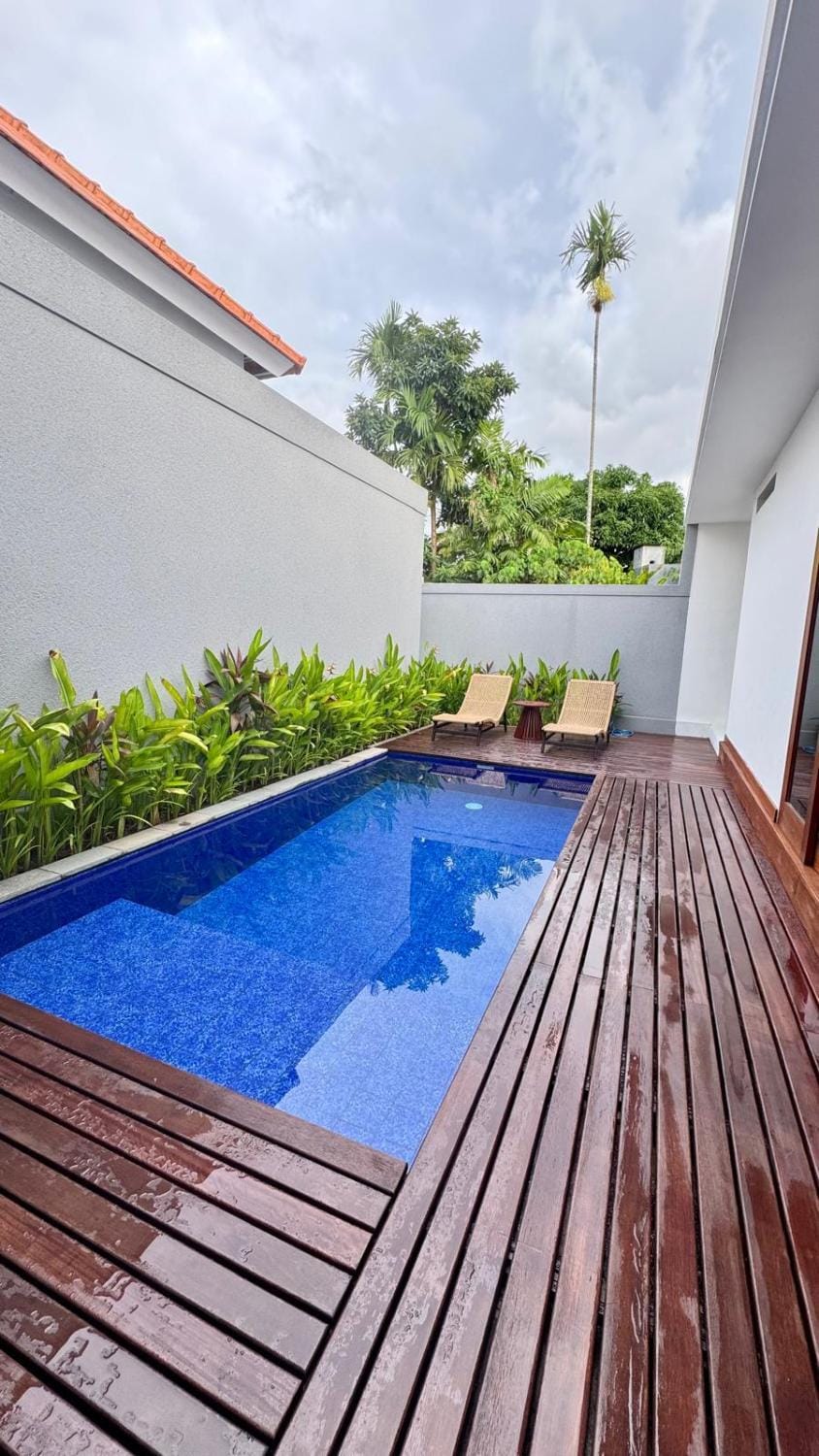 Pool view, Swimming pool, sunbed