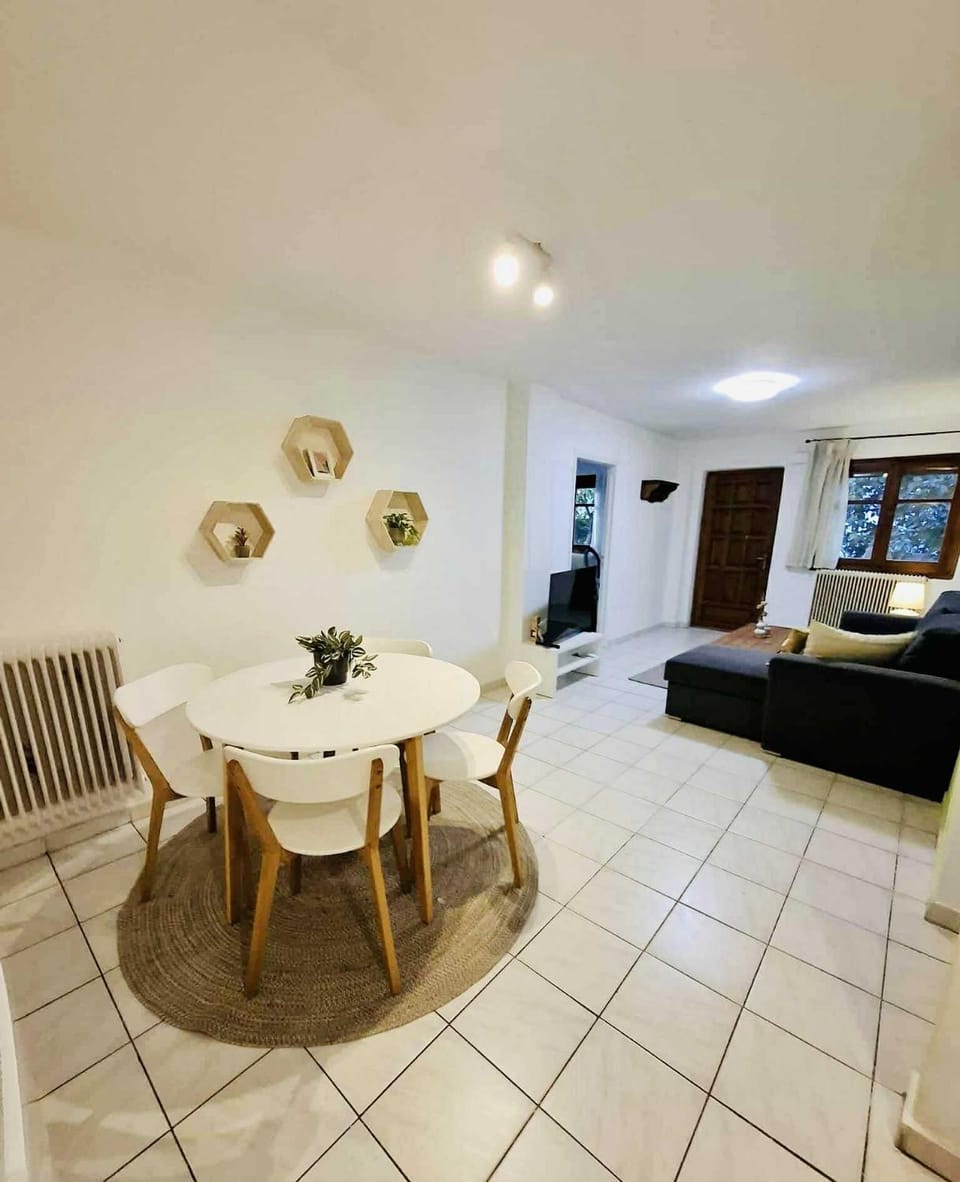 Art Home - 1,5 km από το κέντρο της Λαμίας Apartment in Peloponnese, Western Greece and the Ionian