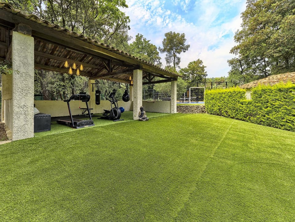 Superbe villa spacieuse, piscine chauffée, padel Villa in Saint Paul de Vence