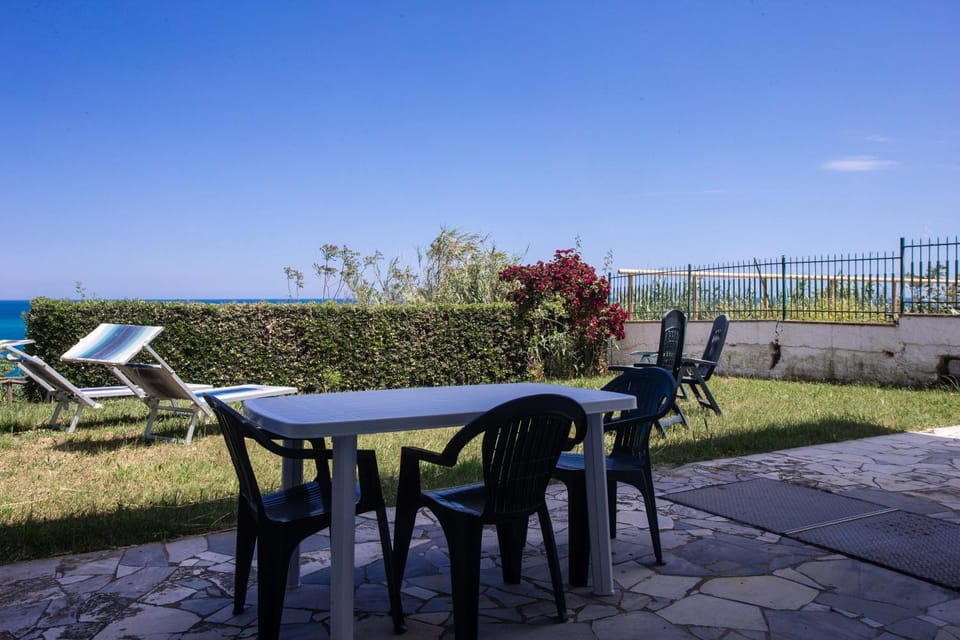 Trilocale con giardino a pochi passi dalla spiaggia - N127 Apartment in Marcelli
