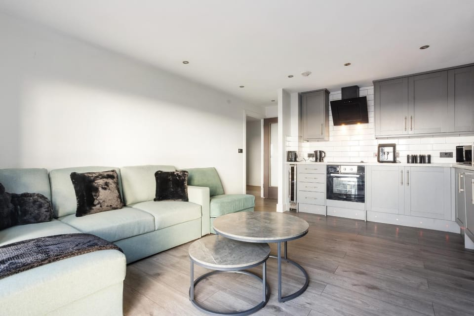 Modern High Rise Two Bed Apartment Central Croydon Apartment in Croydon