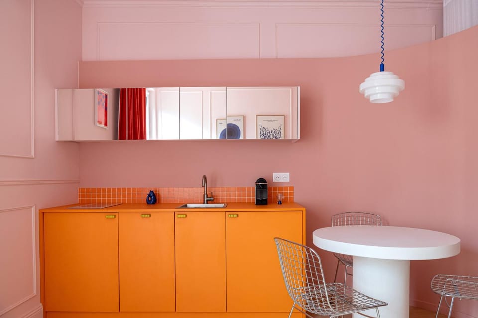 Kitchen or kitchenette, Dining area