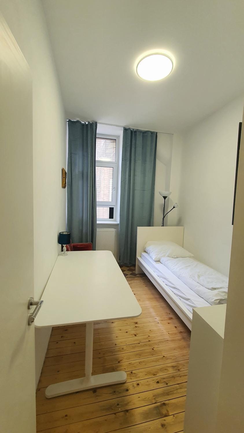 Photo of the whole room, Bedroom
