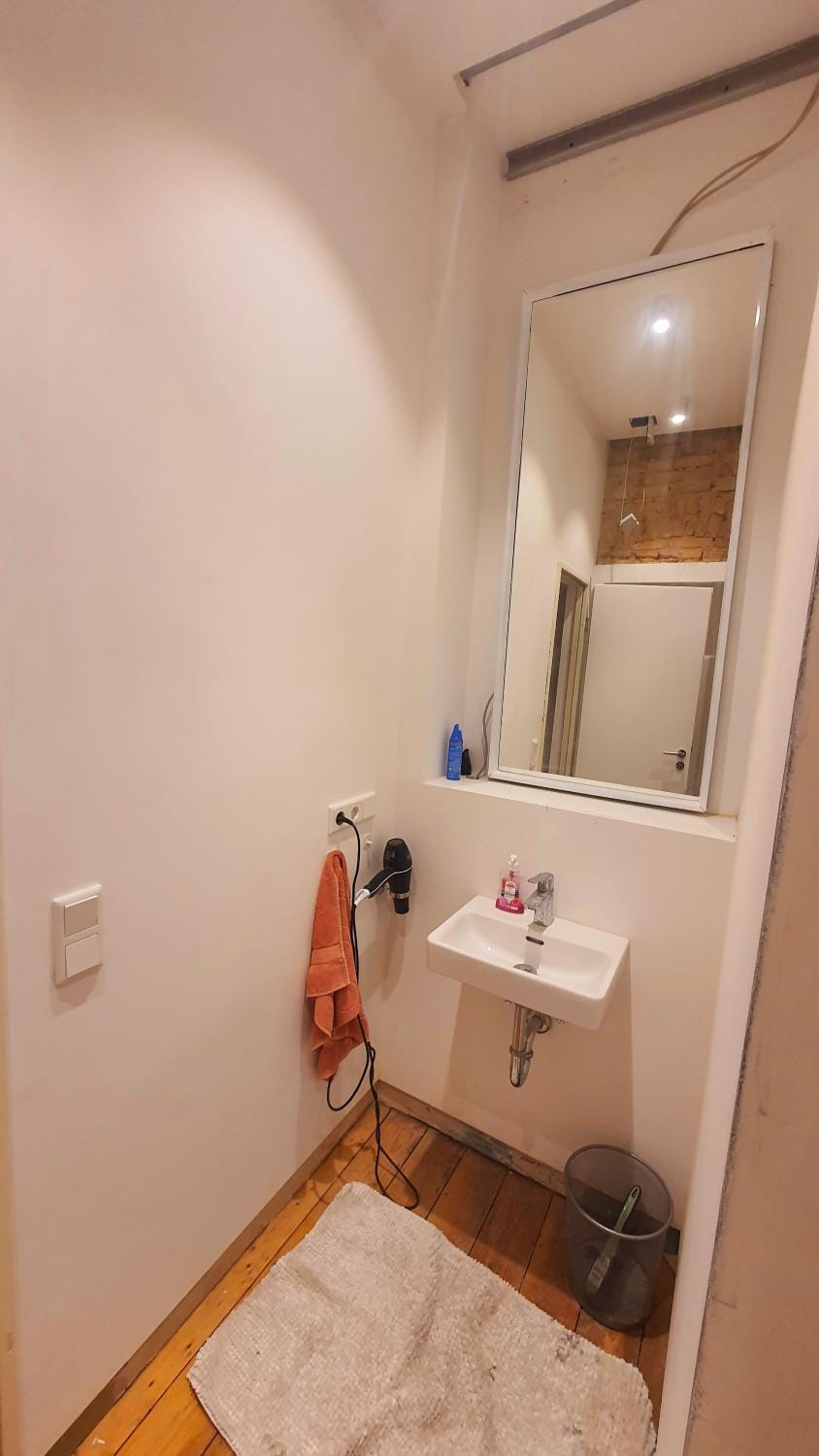 Bathroom, towels