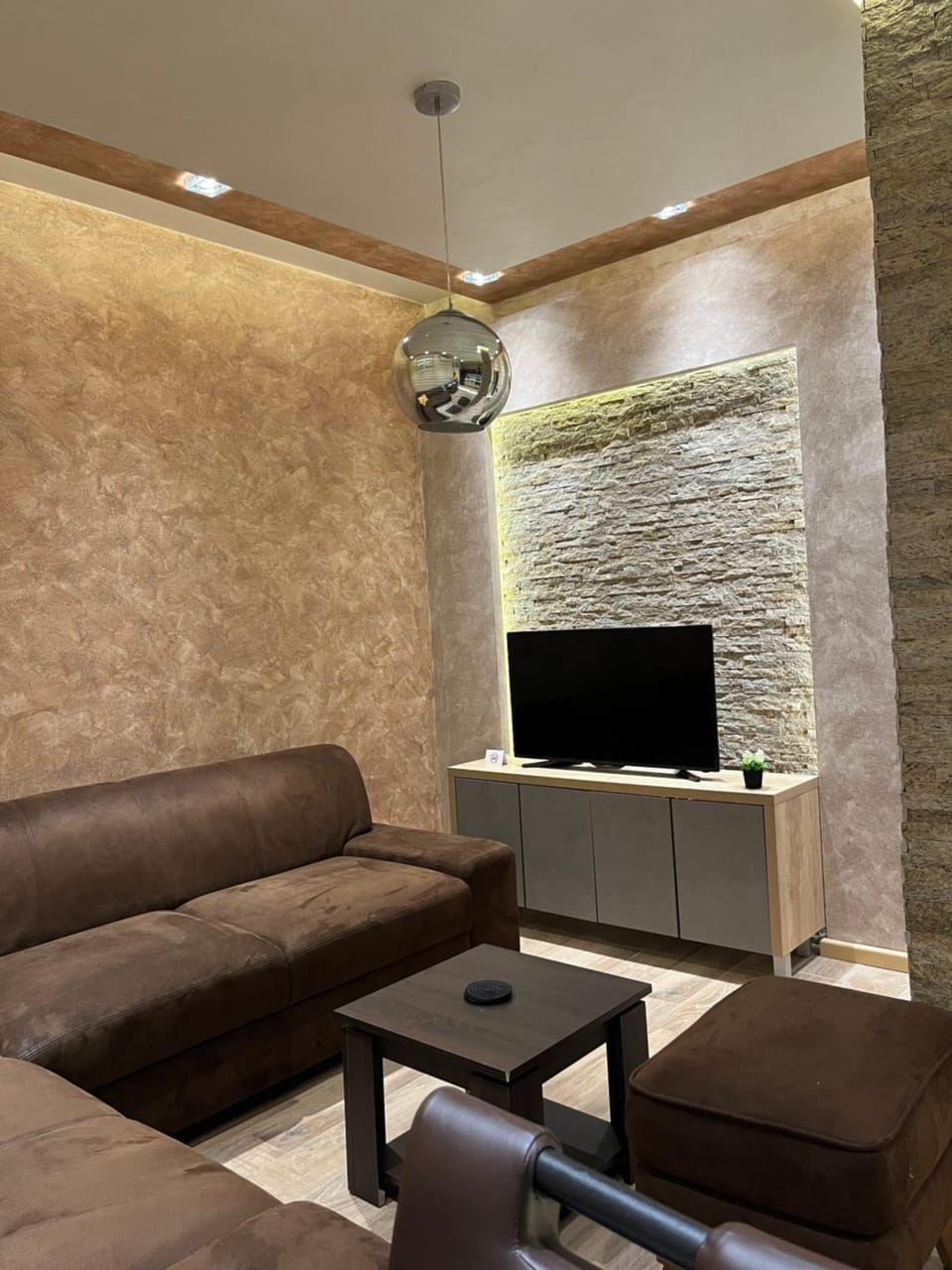 Communal lounge/ TV room, TV and multimedia, Living room, Seating area, Evening entertainment
