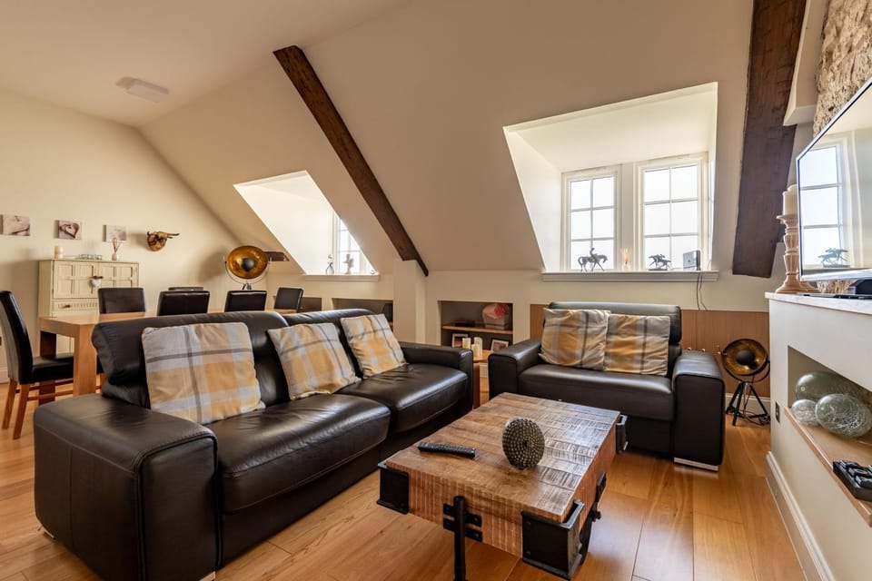 Communal lounge/ TV room, Living room