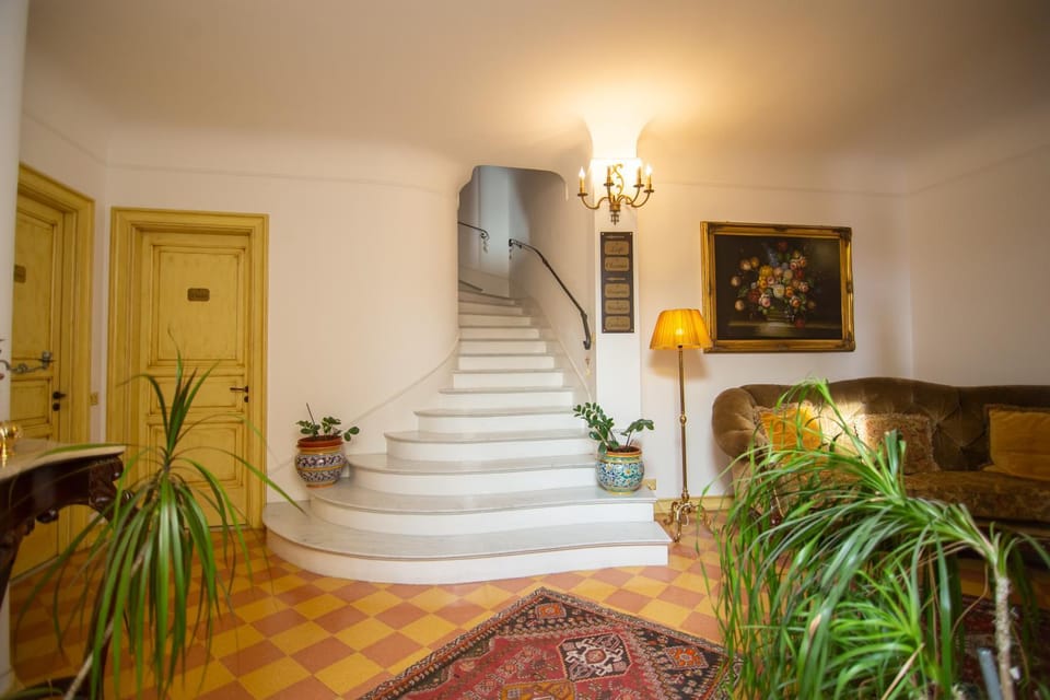 Lobby or reception, Decorative detail