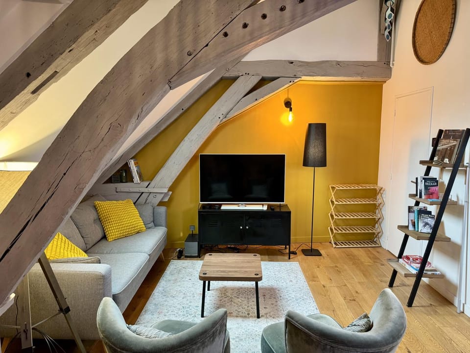 Communal lounge/ TV room, TV and multimedia, Living room