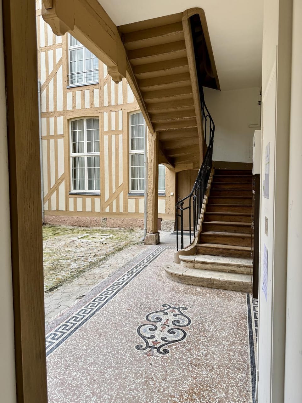 Facade/entrance