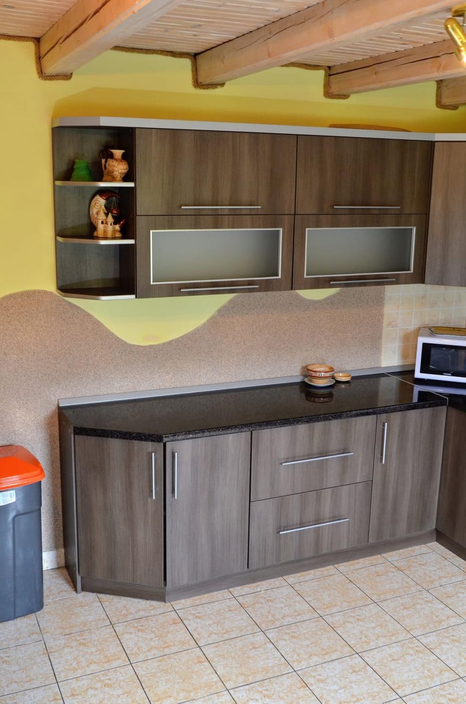 Kitchen or kitchenette, oven