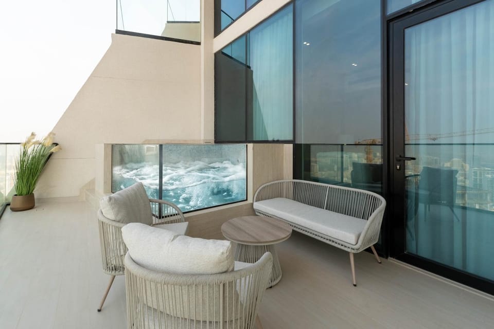 View (from property/room), Balcony/Terrace, Seating area