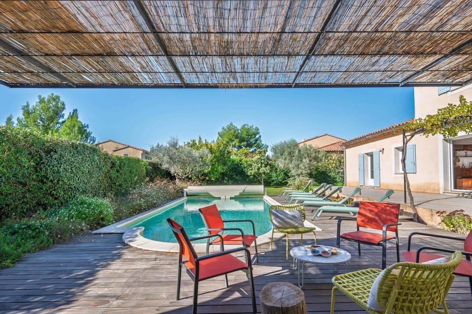 Swimming pool, sunbed