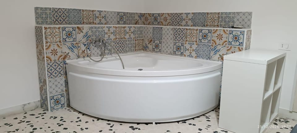 Hot Tub, Bedroom