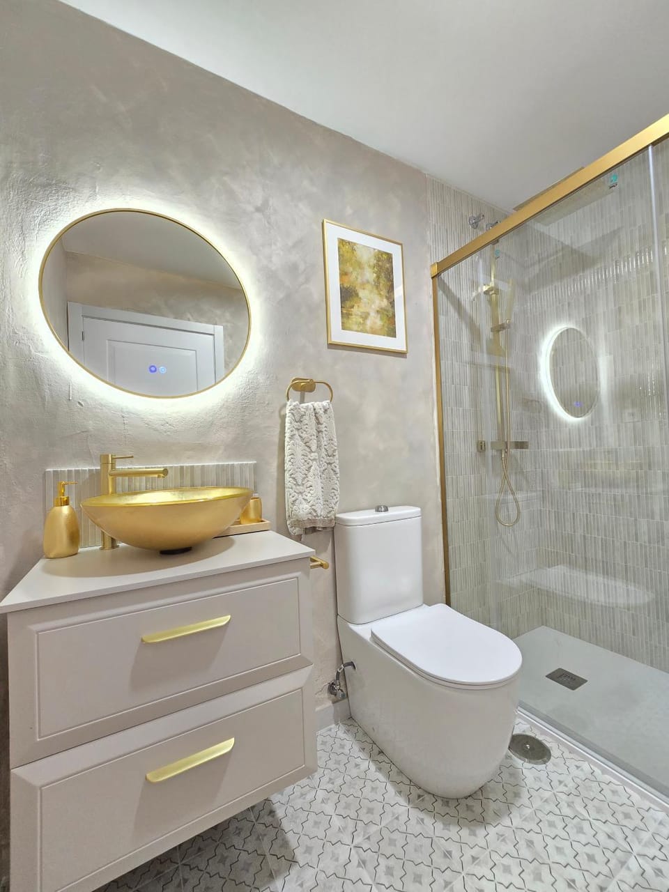 Shower, Toilet, Bathroom, towels
