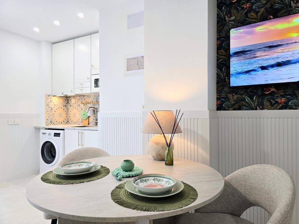 TV and multimedia, Seating area, Dinner, washing machine, kitchen