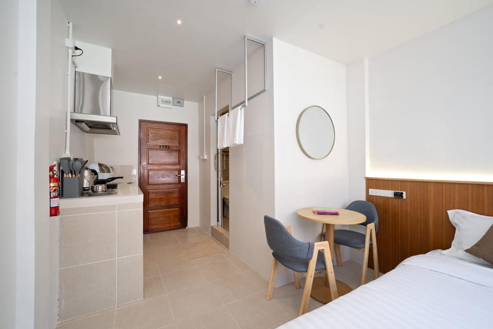 Dining area, kitchen