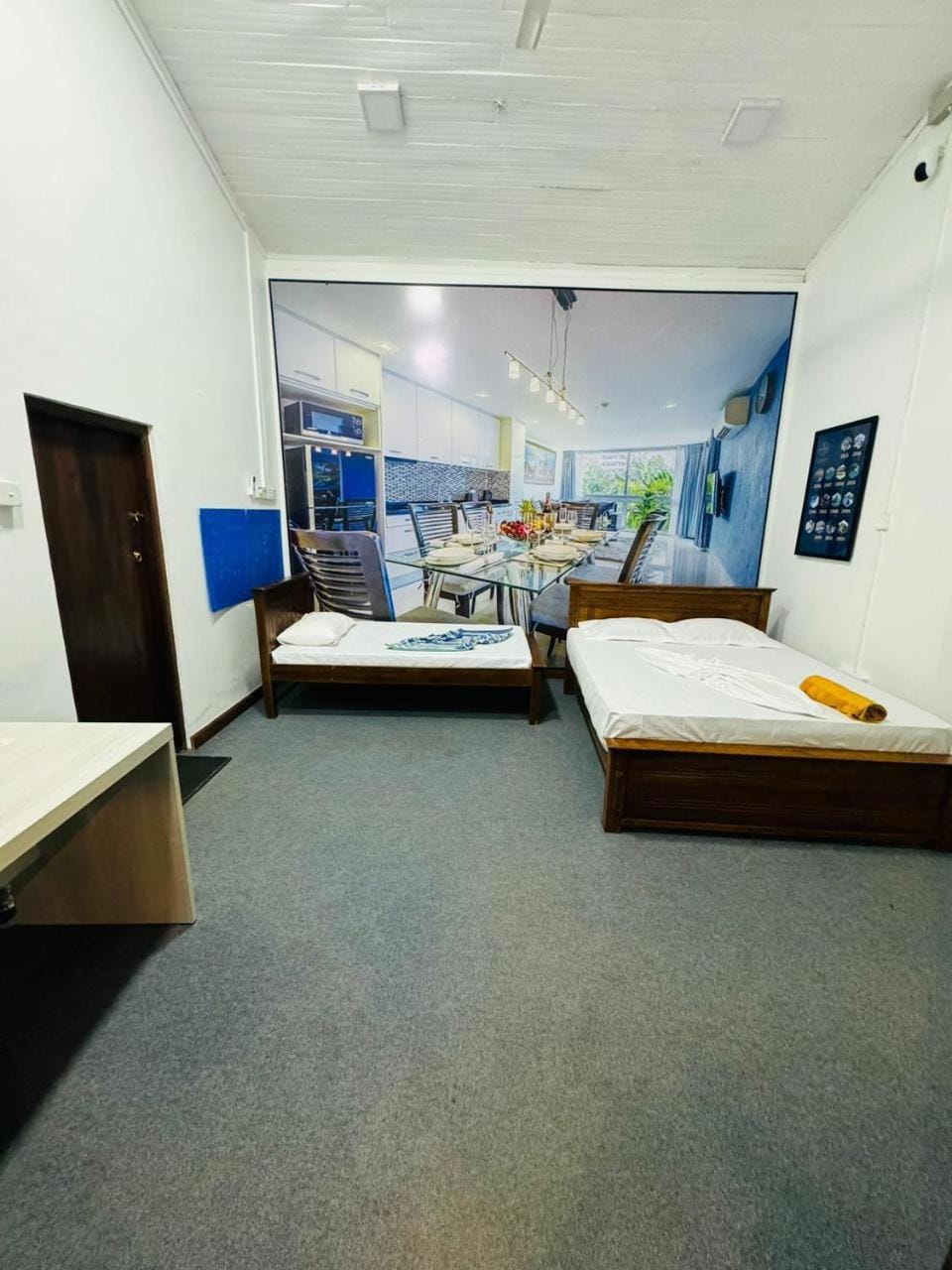 Bed, Living room, Photo of the whole room