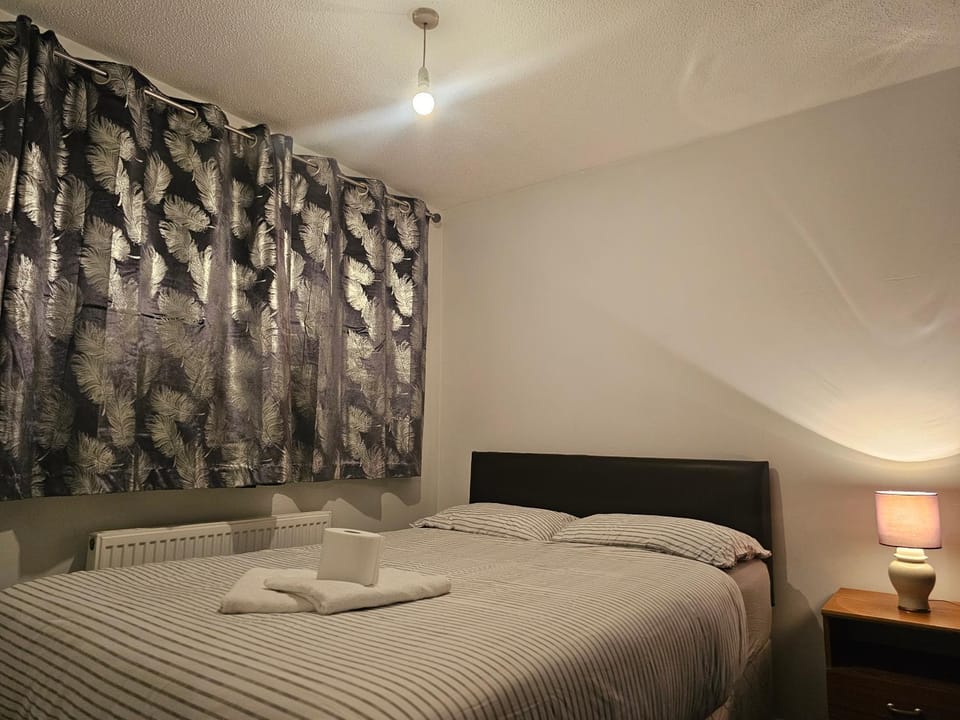 Rosag 4- Bedroom Guest House Rainham Apartment in Borough of Swale