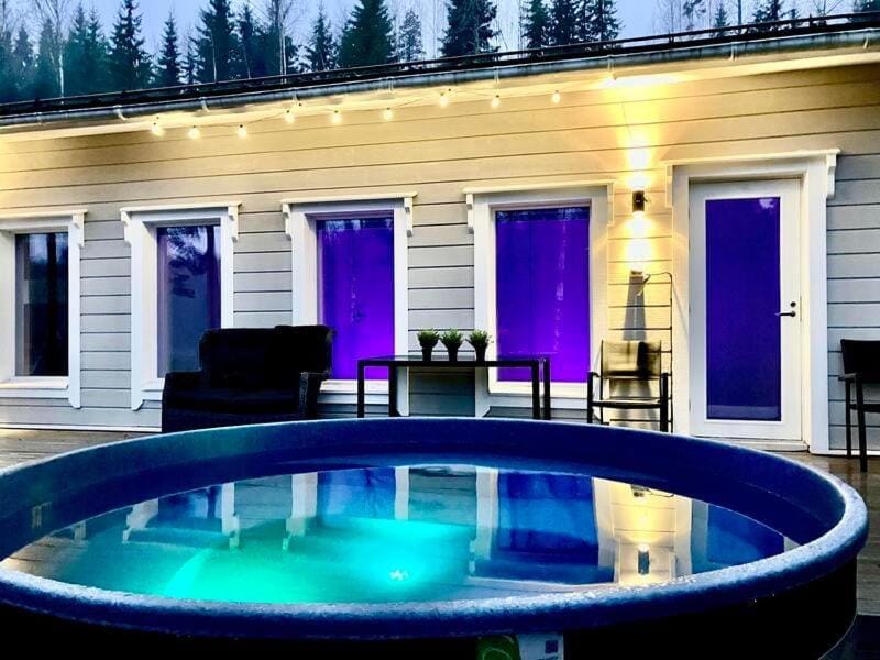 Property building, Night, Hot Tub, Hot Tub