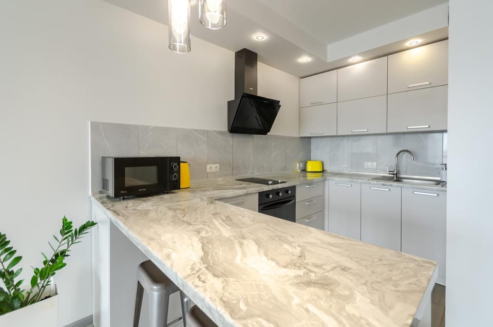 microwave, oven, pet friendly, stove, kitchen