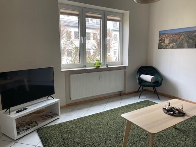 TV and multimedia, Living room, Garden view
