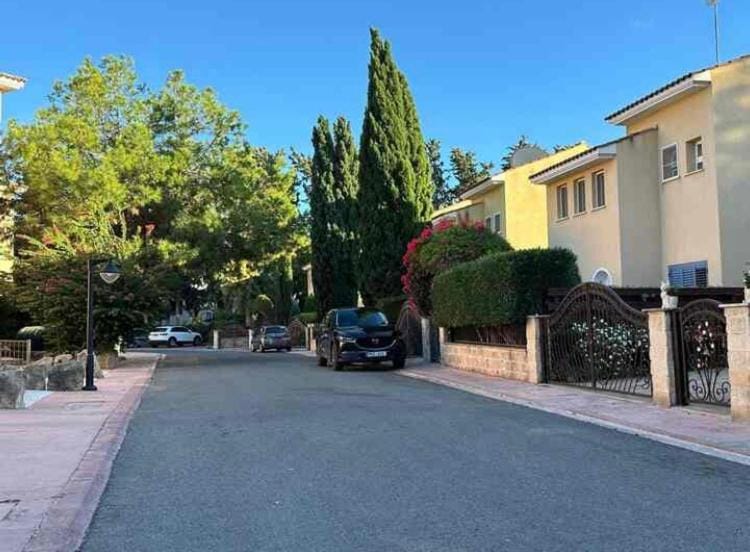 Neighbourhood, Garden view, Street view, Parking