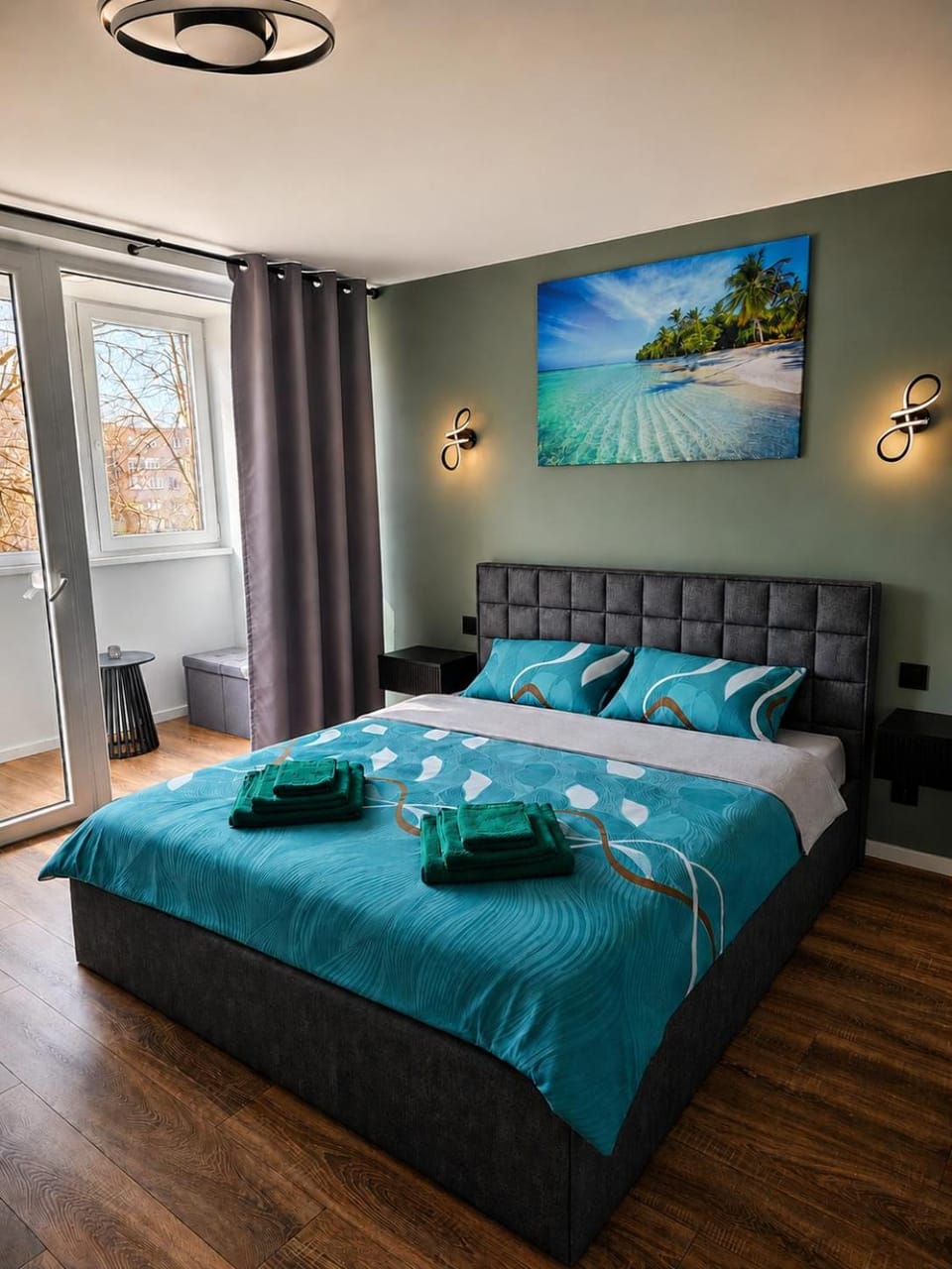 Bed, Photo of the whole room, Bedroom, towels