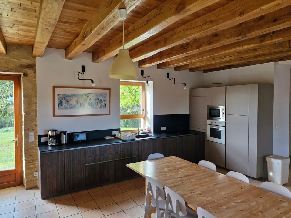 Kitchen or kitchenette, kitchen