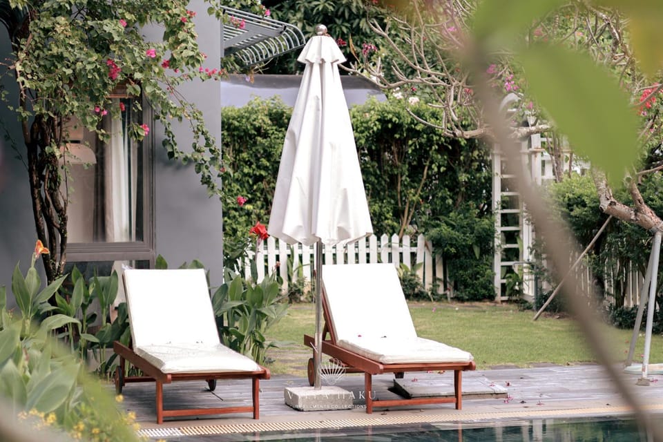 Patio, Garden view, Pool view, Swimming pool, sunbed