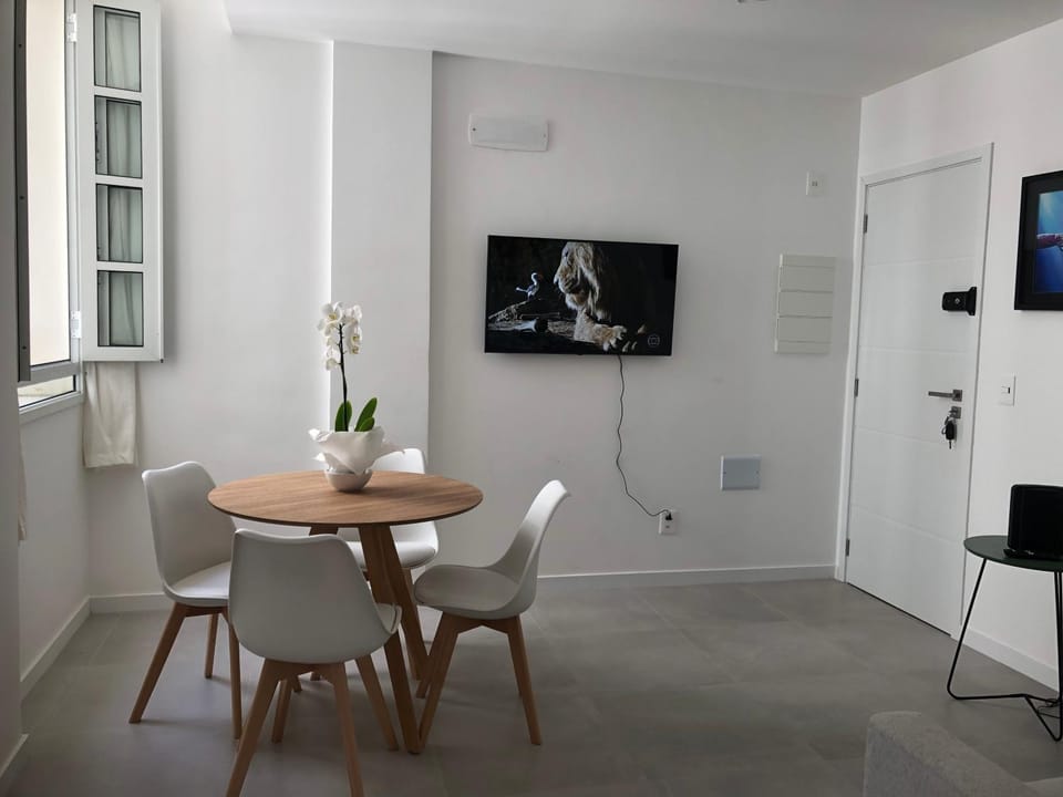 TV and multimedia, Living room, Dining area, air conditioner
