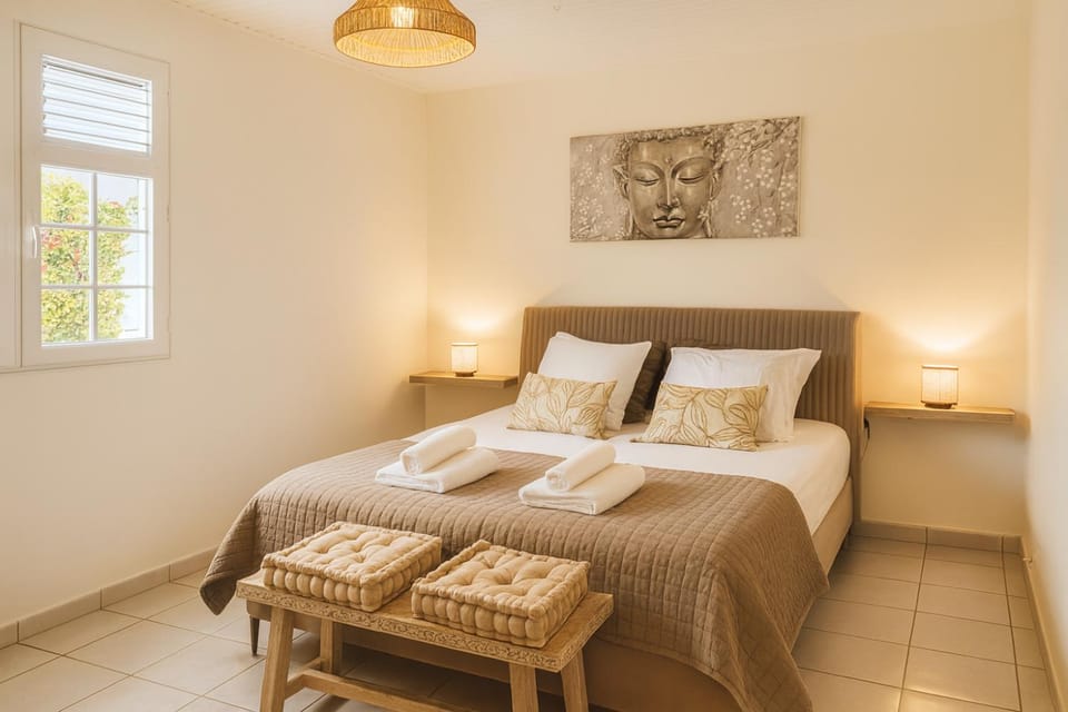 Bed, Bedroom, air conditioner