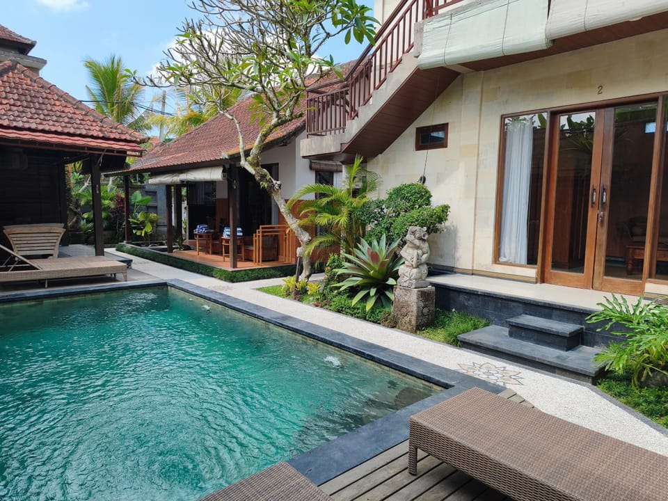 Property building, Garden view, Pool view, Swimming pool, sunbed