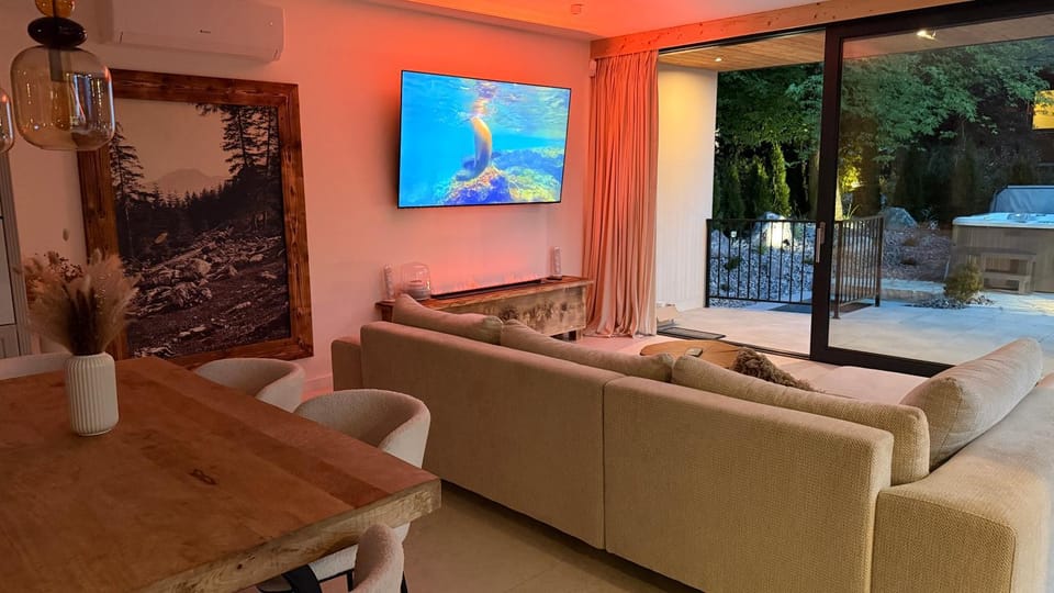 Communal lounge/ TV room