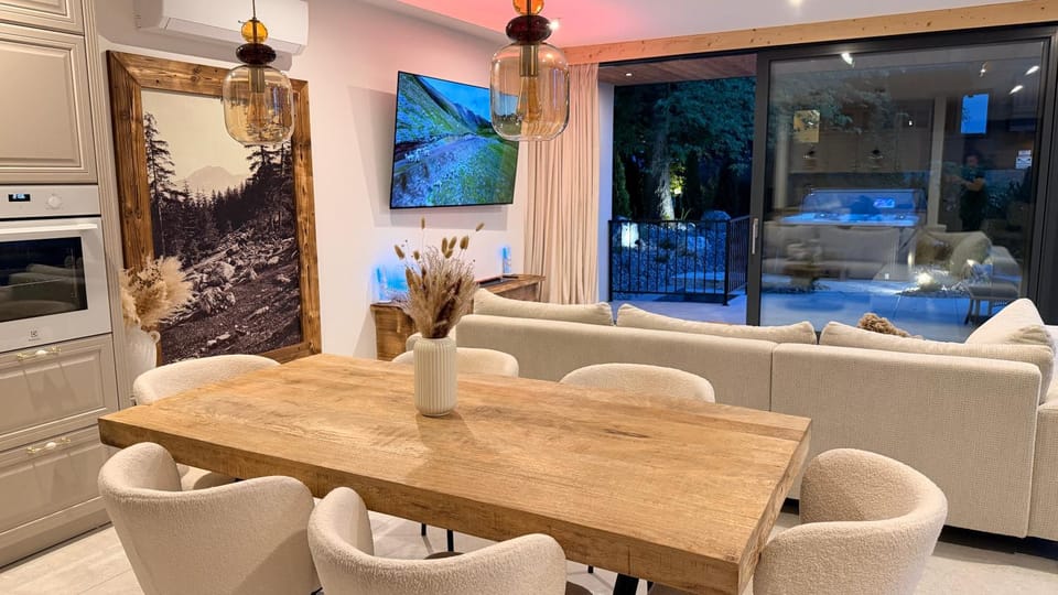 Seating area, Dining area