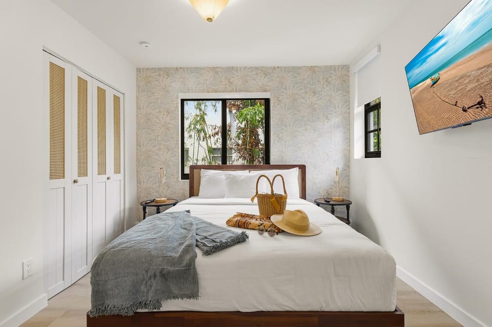Bed, Bedroom