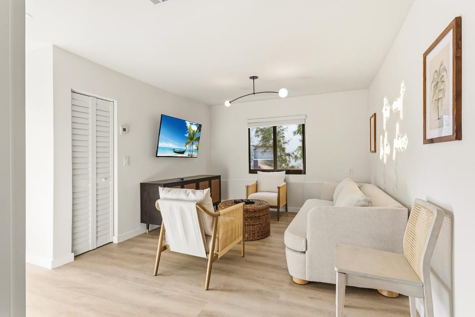 TV and multimedia, Living room, Dining area