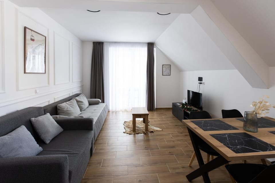 Bed, Living room