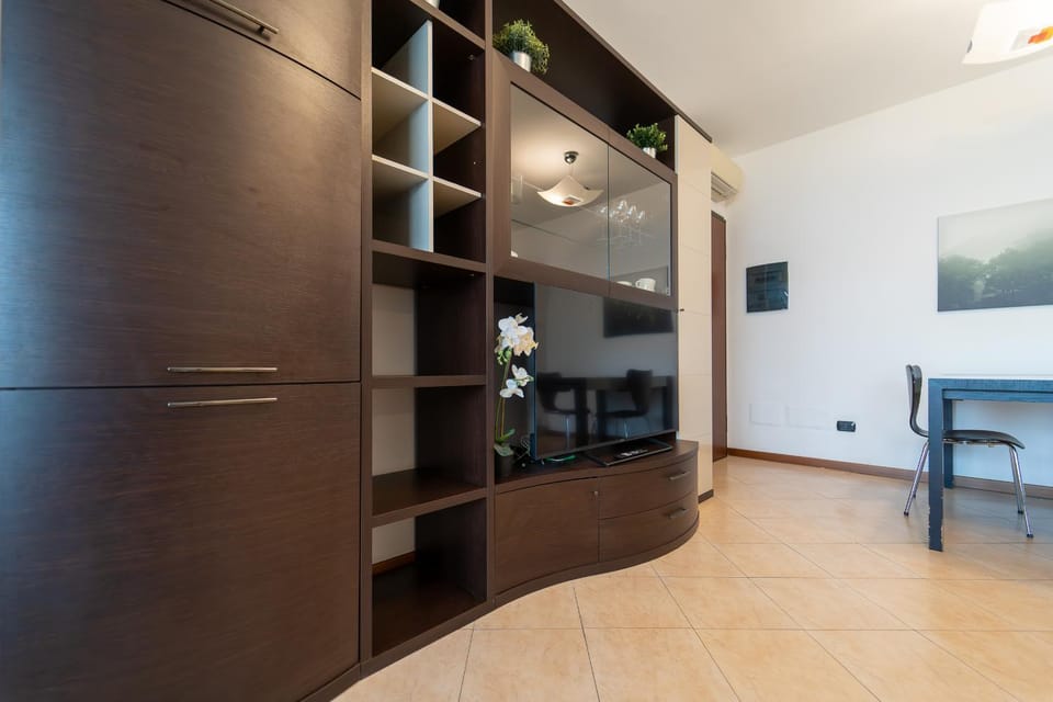 Moderno appartamento con garage, Wi-Fi, aria condizionata e terrazzo Apartment in Milan